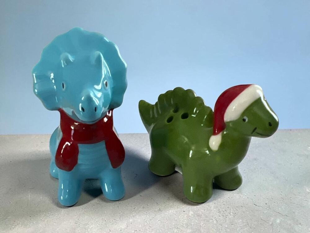 Cracker Barrel Christmas Dinosaur Mini Salt And Pepper Shaker Set Holiday 2026